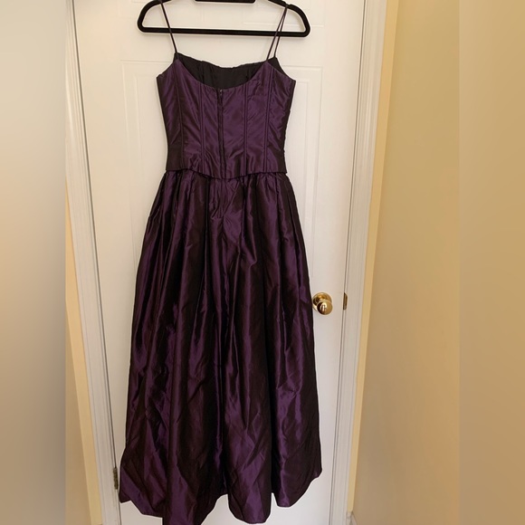Gorgeous shiny purple vintage corset gown - Picture 3 of 4